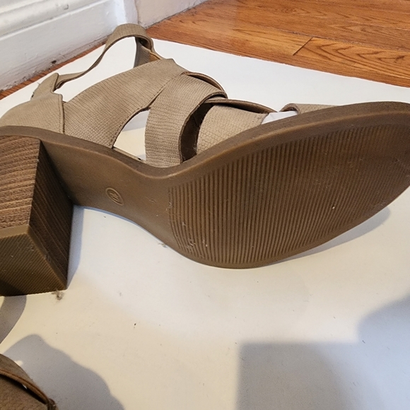 Womens Sandals - Picture 2 of 10